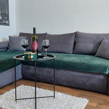 Apartment Zana Пироваць Екстер'єр фото