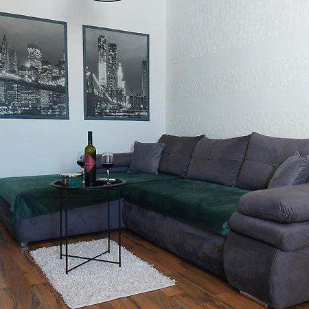 Apartment Zana Пироваць Екстер'єр фото