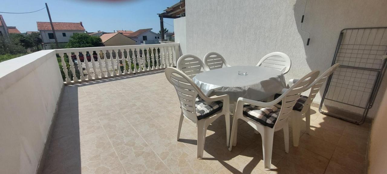 Apartment Zana Пироваць Екстер'єр фото
