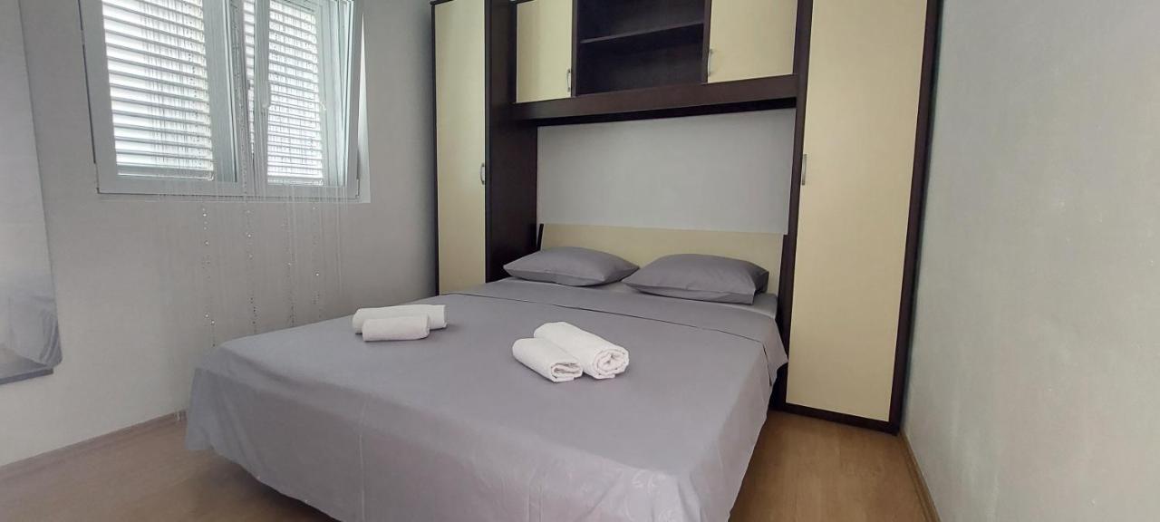 Apartment Zana Пироваць Екстер'єр фото