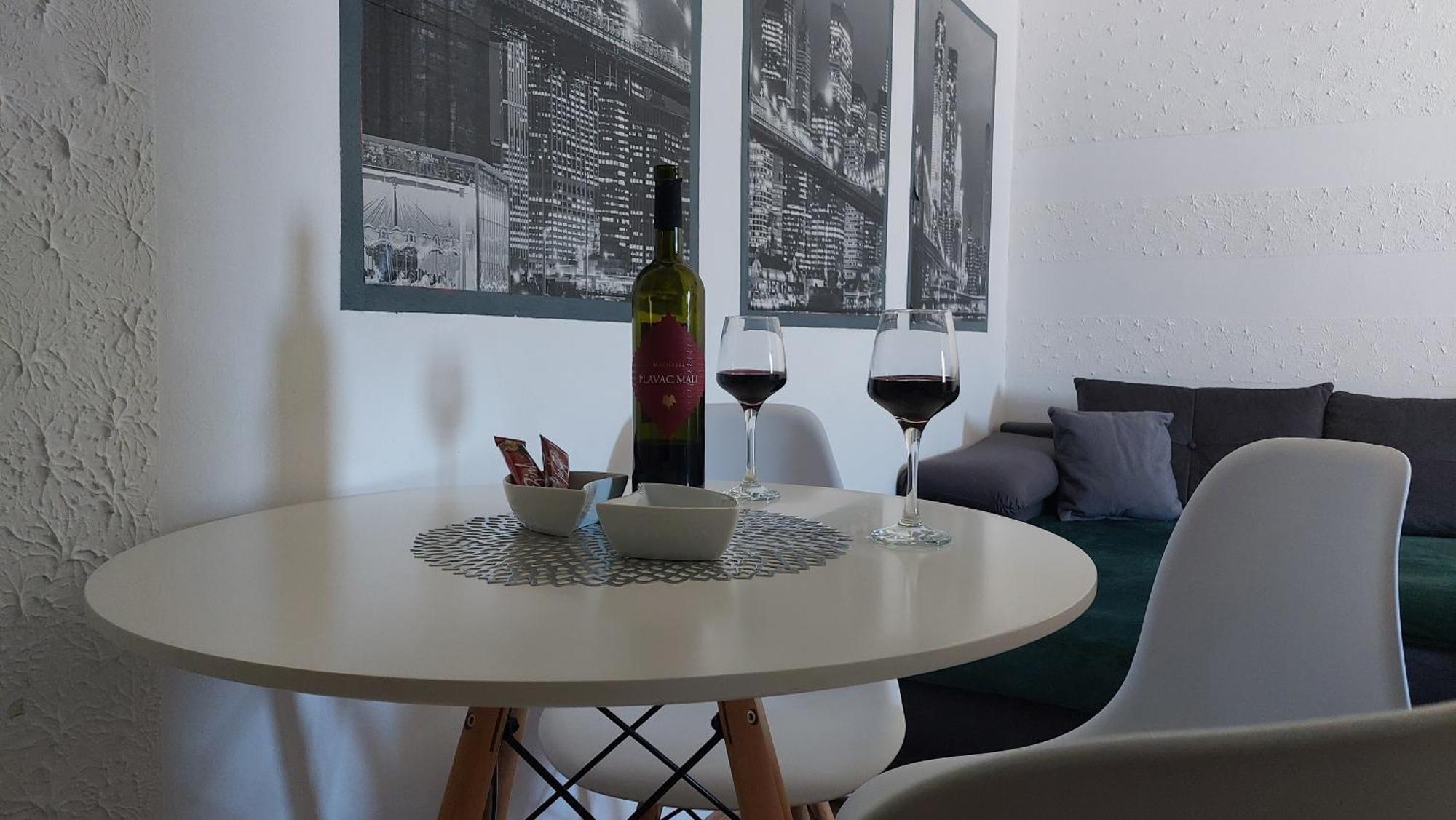 Apartment Zana Пироваць Екстер'єр фото